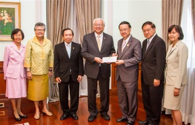 พิธีมอบเงินสนับสนุนโครงการรังสรรค์สันติสุขให้แผ่นดิน  สำนักงานทรัพย์สินส่วนพระมหากษัตริย์ให้การสนับสนุนศูนย์มุสลิมศึกษา สถาบันเอเชียศึกษา จุฬาฯ